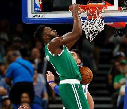 足协杯夺冠次数排名：山东8次居首，国安5次独居次席（足协杯夺冠次数榜：山东8冠领跑，国安以5冠独占次席）