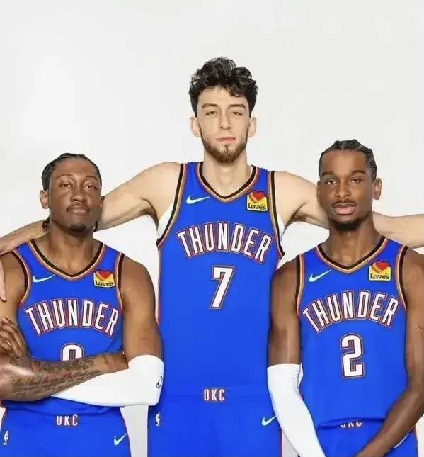 迪亚斯：选择拜仁是因为雄心一致，无法评价是否配得上转会费（迪亚斯：因与拜仁志同道合而加盟，转会费是否合理不予置评）