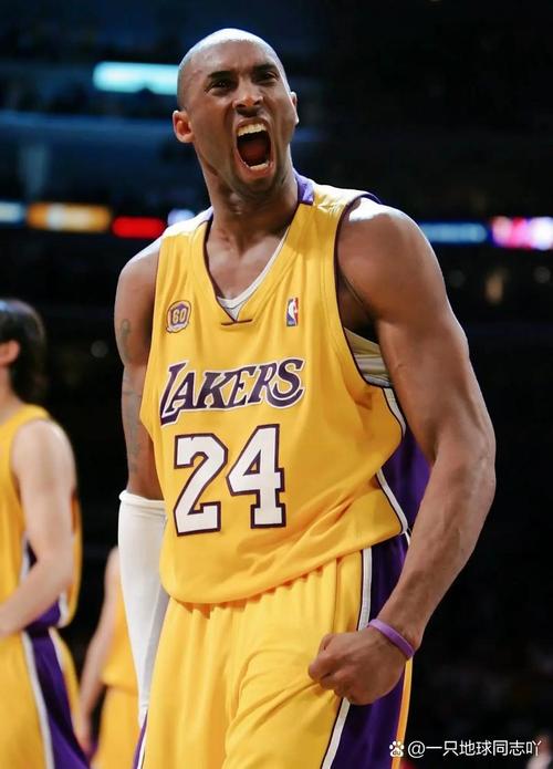 杜兰特：我从不期待任何人祝贺我，但我很感激人们表达的关爱（杜兰特：我不求祝贺，但感谢大家的关爱）