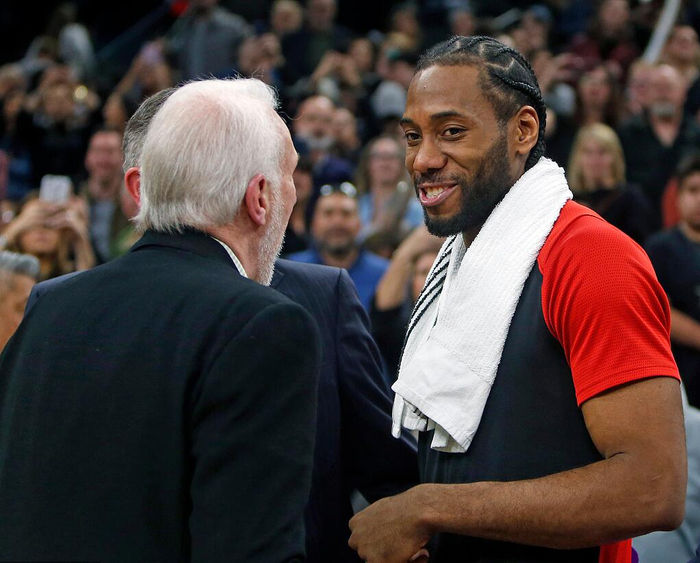 颁奖规则和典礼流程引争议，中足联将听各方意见后在明年调整（颁奖规则与典礼流程引发争议，中足联将广泛征求意见并于明年调整）