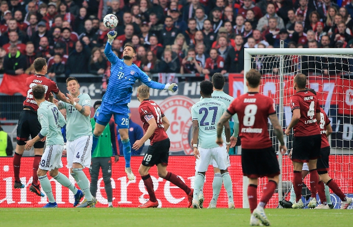 主场优势明显 球迷助威成关键（主场加成显著 球迷助威成取胜关键）