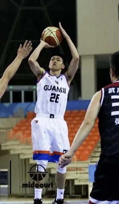 懂球帝2025年10月足坛MVP：姆巴佩蝉联！（姆巴佩再度当选懂球帝2025年10月足坛MVP）