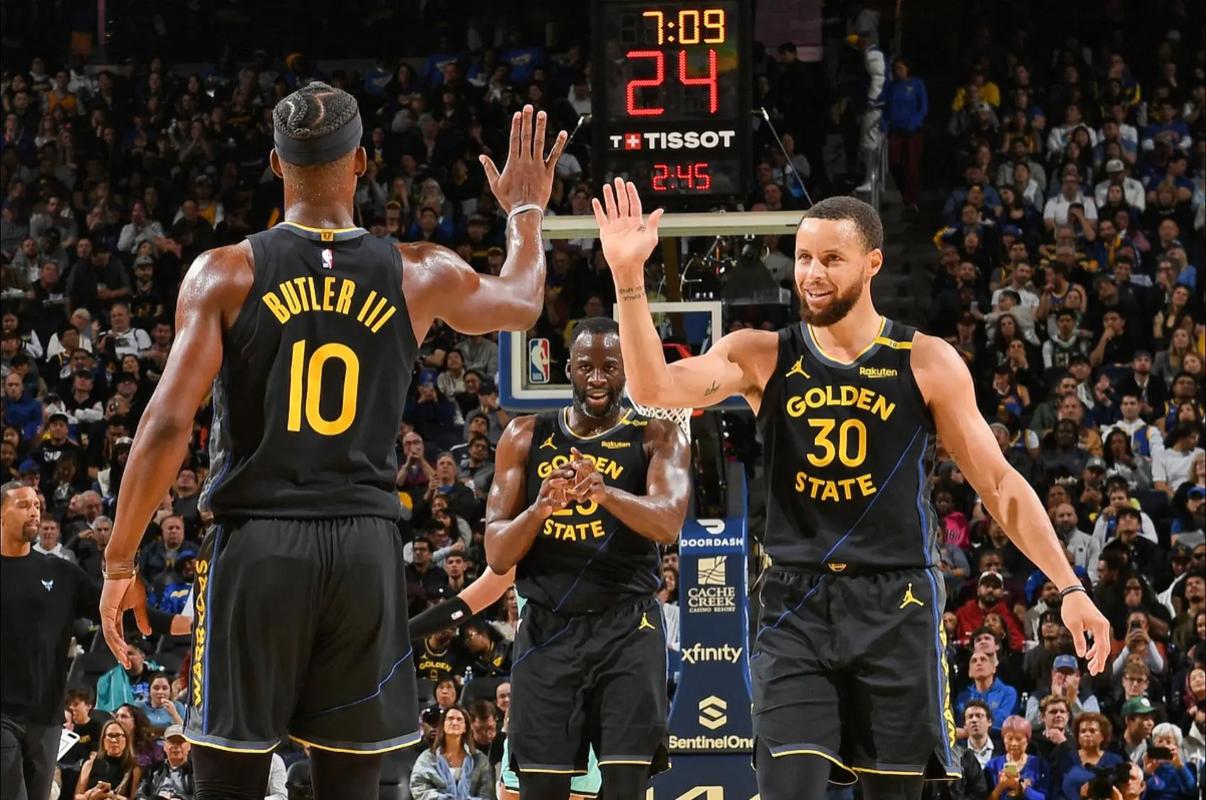 苏亚雷斯因为无球踢人被禁赛一场（因无球时踢人，苏亚雷斯遭停赛一场）