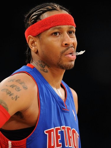 前裁判：米兰确实不该被判点球，但主裁判给的理由有问题（前裁判：米兰这点球确实不该判，但主裁的判罚理由不当）