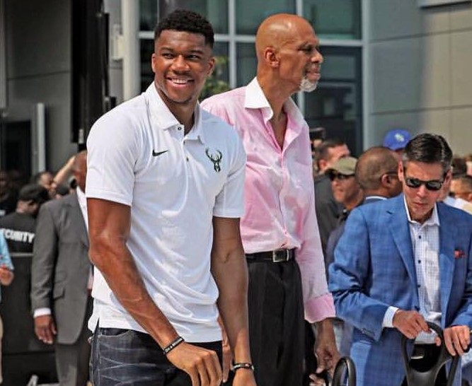 门将成最大主角，连续神扑吓傻对手（门将抢尽风头，连连神扑令对手目瞪口呆）