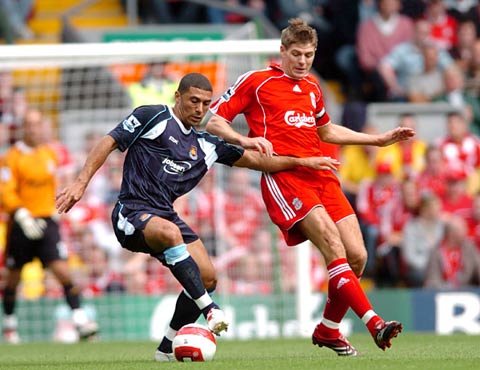 他是申花最被低估的球员，为俱乐部宁愿枯坐板凳，今年只出场一次（申花的隐形功臣，甘为球队坐冷板凳，本赛季仅登场一次）